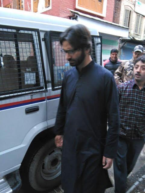 Banning funeral prayers is glaring example of short sightedness: Malik